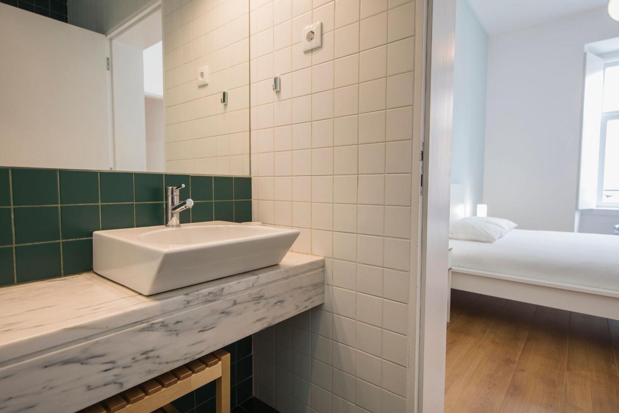 Sunny 3Bdr Apartment In Graca By Lovelystay Lisboa Kültér fotó