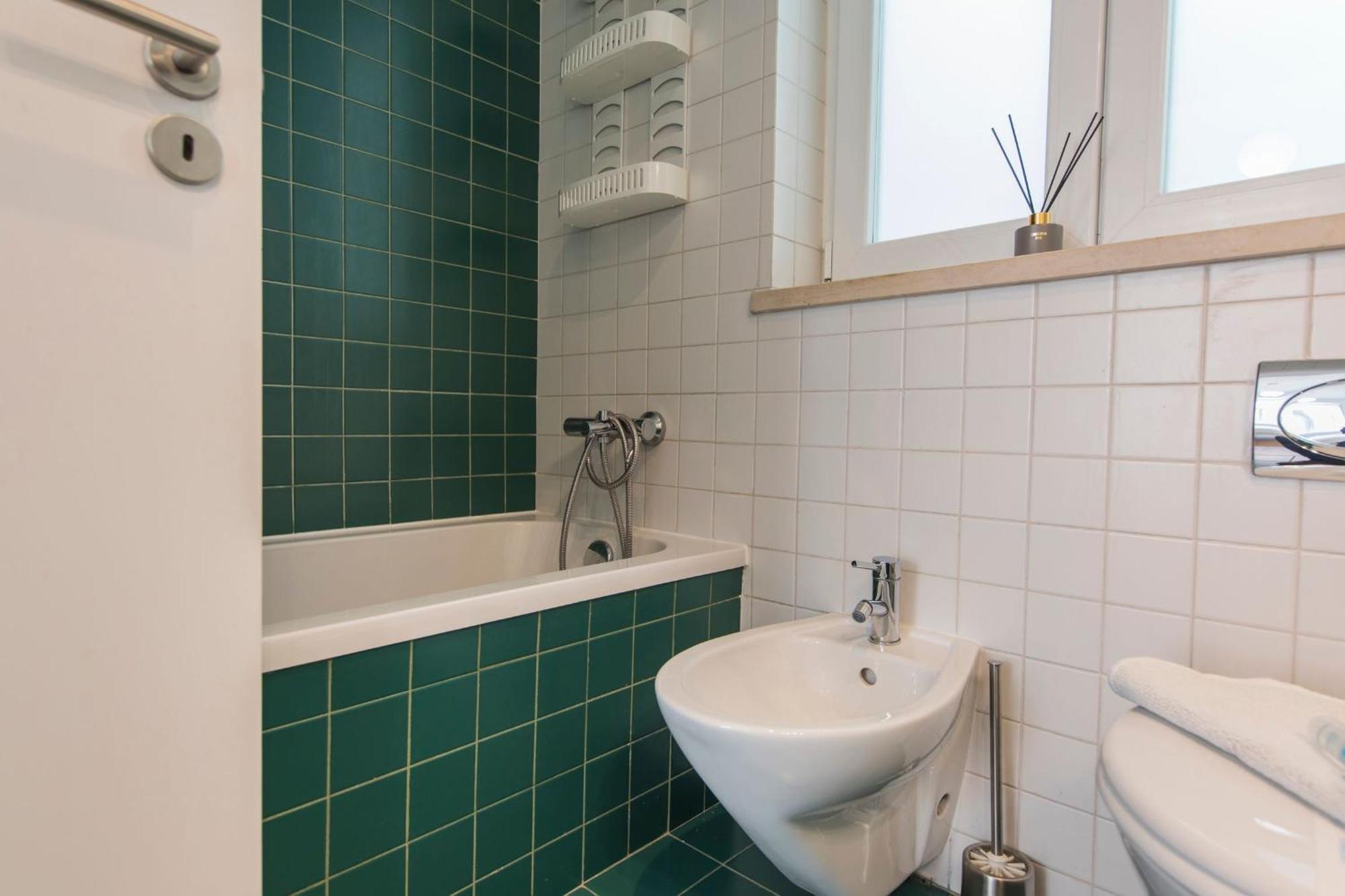 Sunny 3Bdr Apartment In Graca By Lovelystay Lisboa Kültér fotó