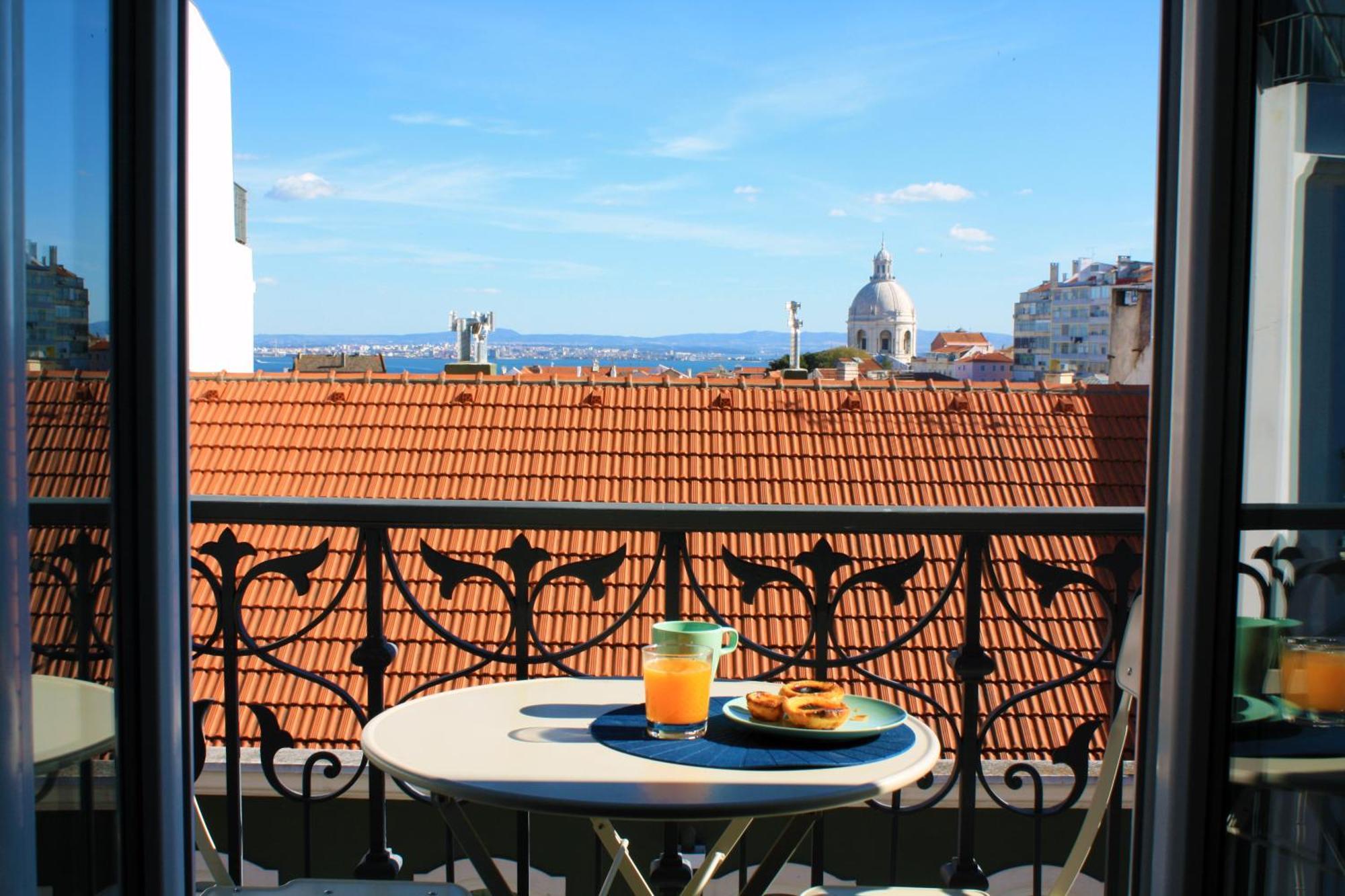 Sunny 3Bdr Apartment In Graca By Lovelystay Lisboa Kültér fotó